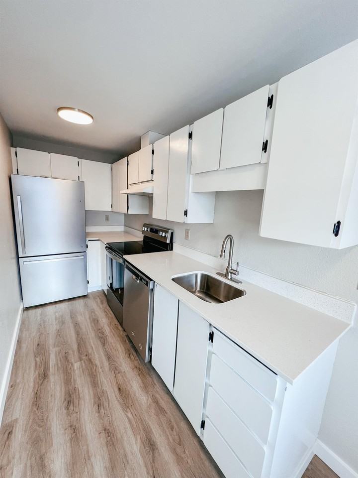 Highland Apts - Photo 6 of 15