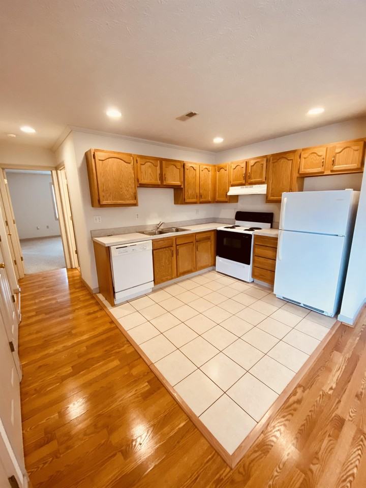 1486 Clover Avenue - Photo 2 of 6