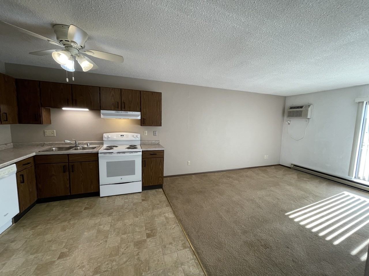 River Bluff Apartment Homes - Photo 2 of 14