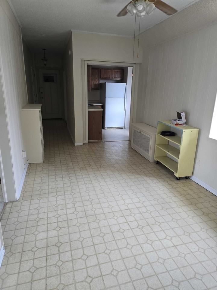 520 Breezy Point Drive - Photo 2 of 10
