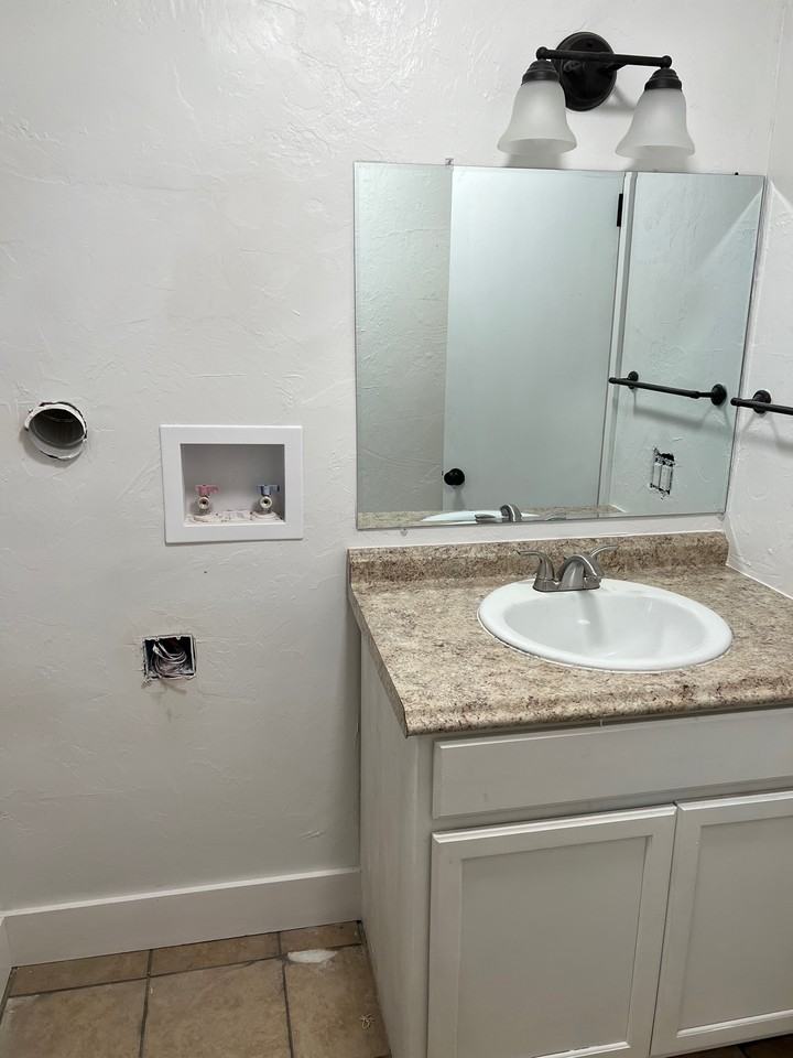 404 Southwest 26th Street - Photo 2 of 22