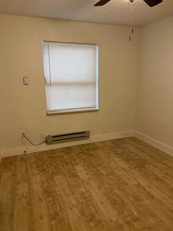 404 Southwest 26th Street - Photo 3 of 22