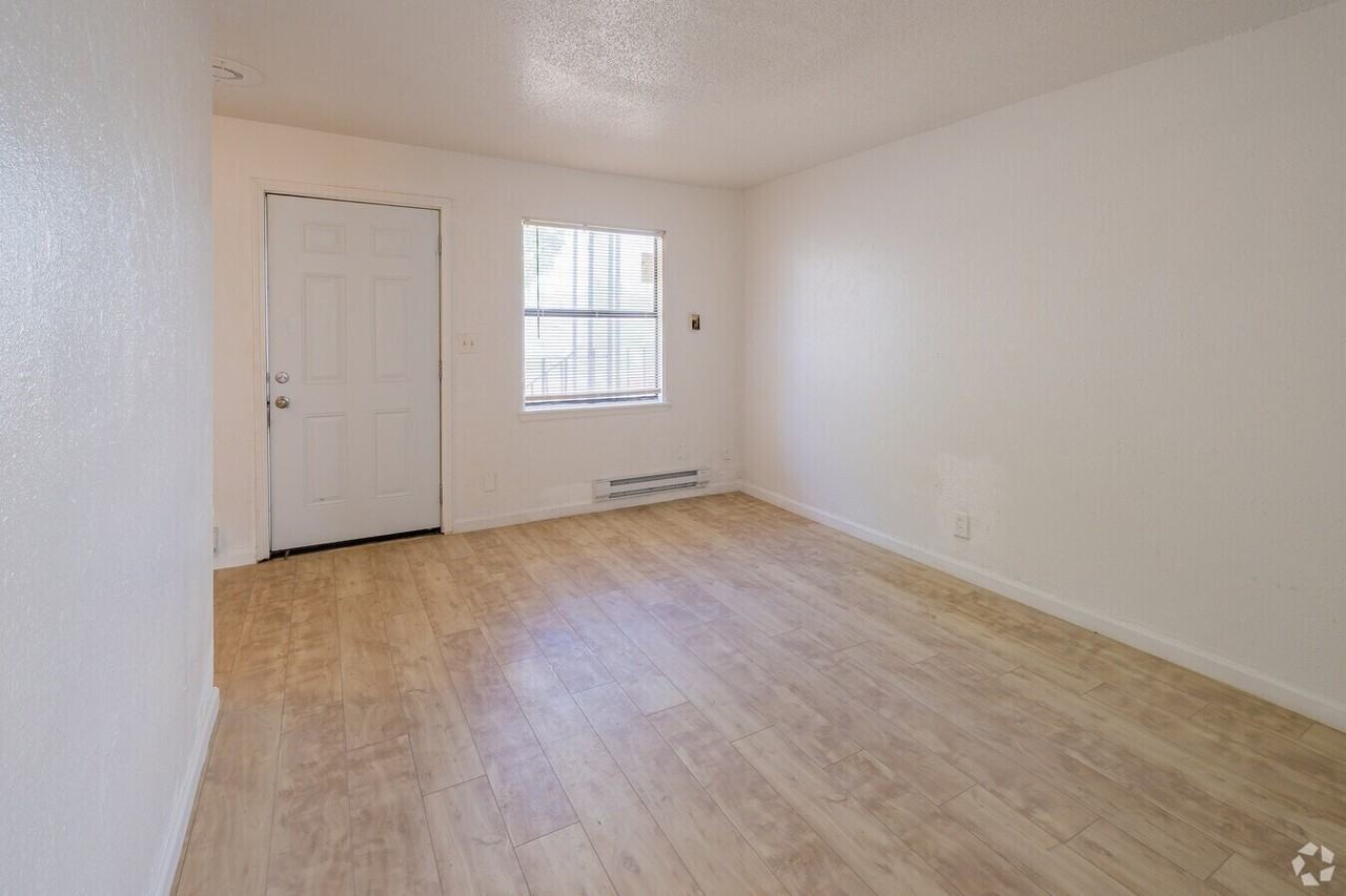 404 Southwest 26th Street - Photo 5 of 50