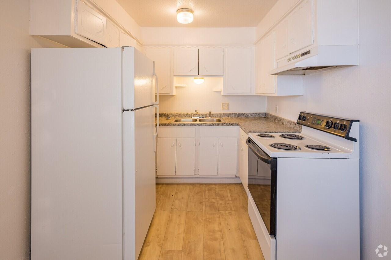 404 Southwest 26th Street - Photo 6 of 50