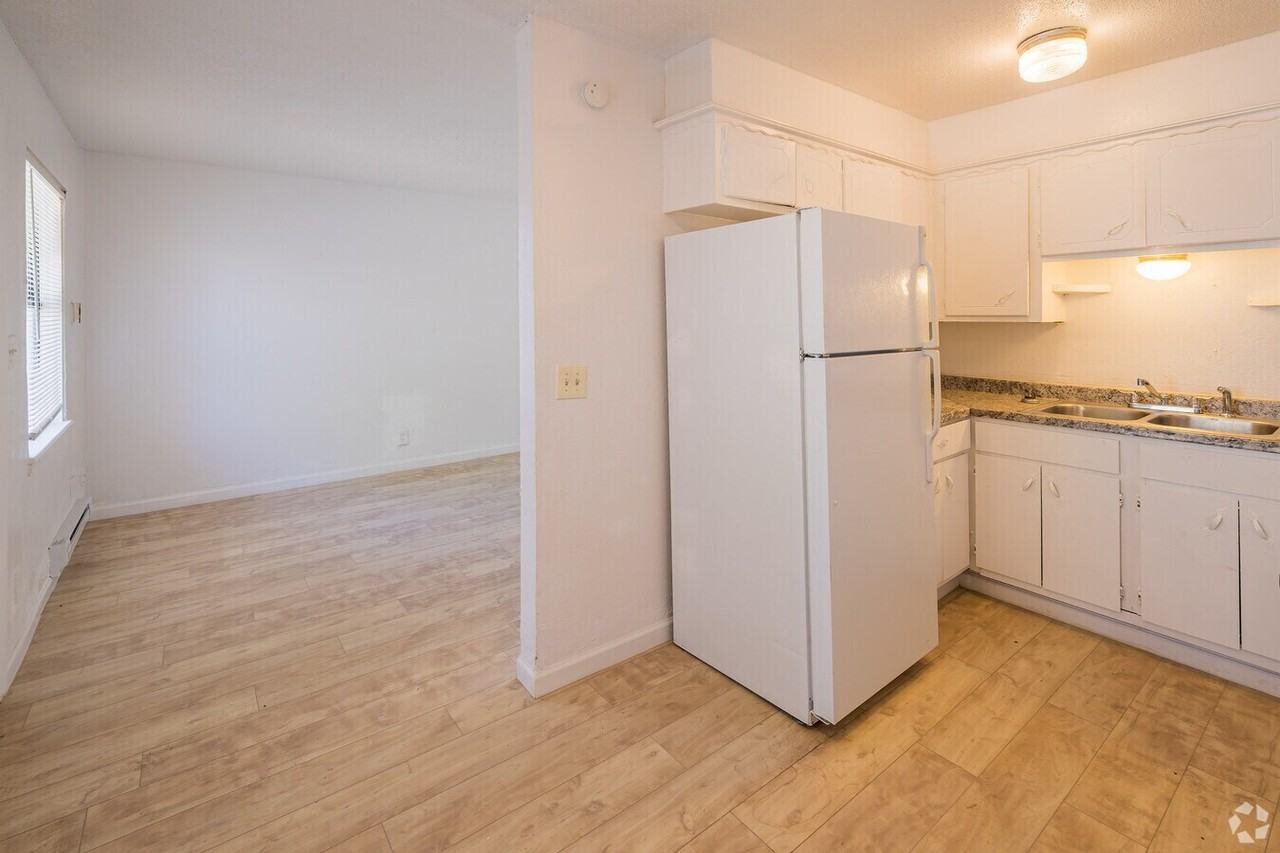 404 Southwest 26th Street - Photo 7 of 50