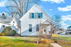 featured image of 102 N Cedar Ave #1