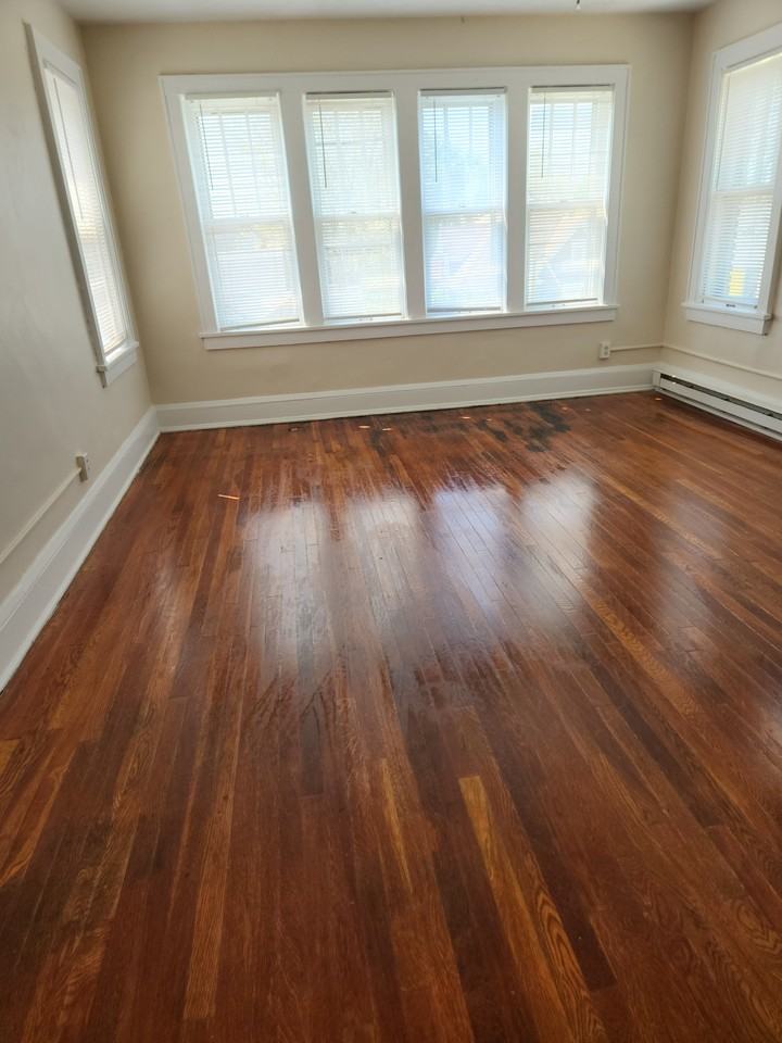 Gilmore - Photo 3 of 11