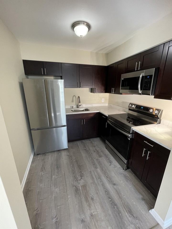 372 Minor Street - Photo 5 of 14