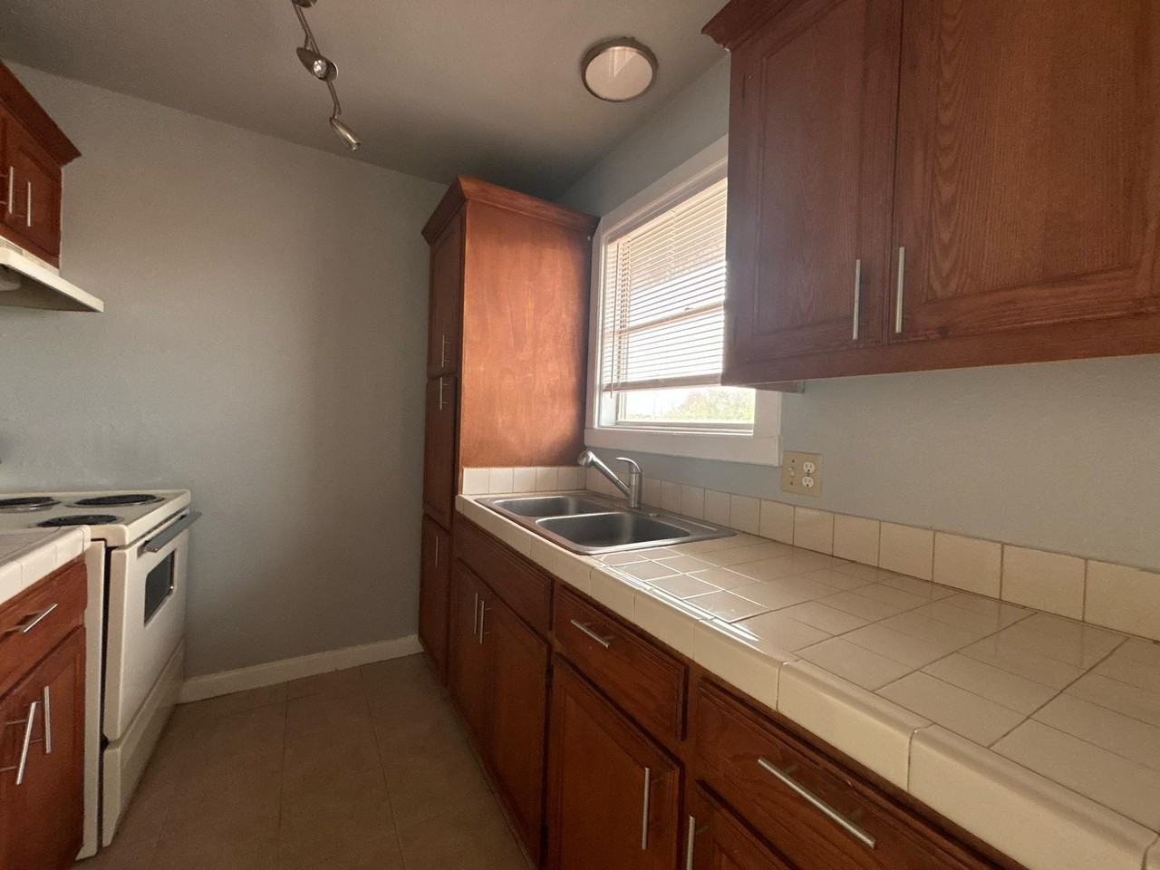 2428 Upas Avenue - Photo 4 of 13