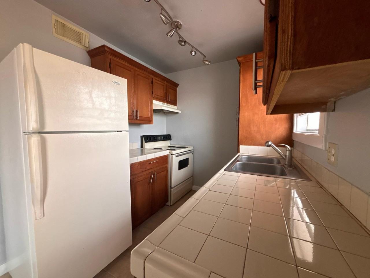 2428 Upas Avenue - Photo 5 of 13