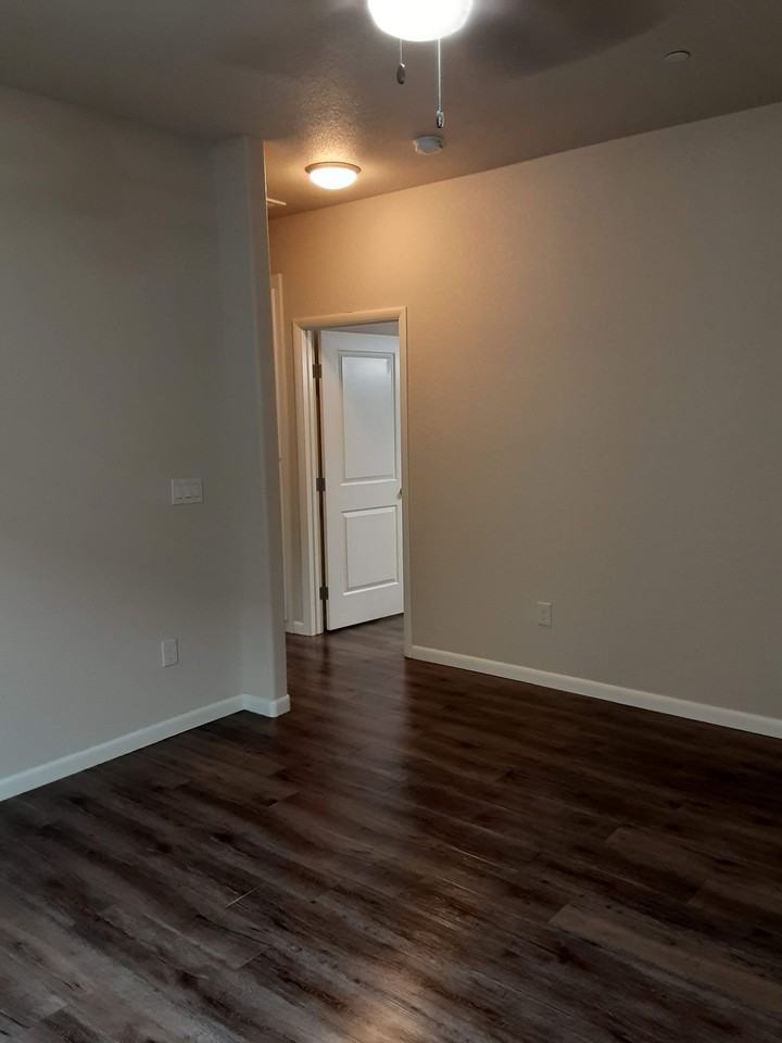 Jefferson Court 104A - Photo 4 of 13