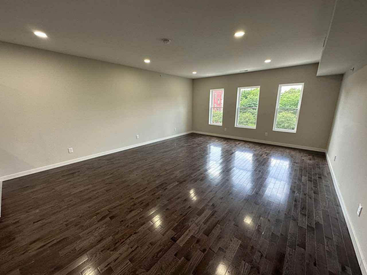 3319 N 17TH ST - Photo 4 of 10