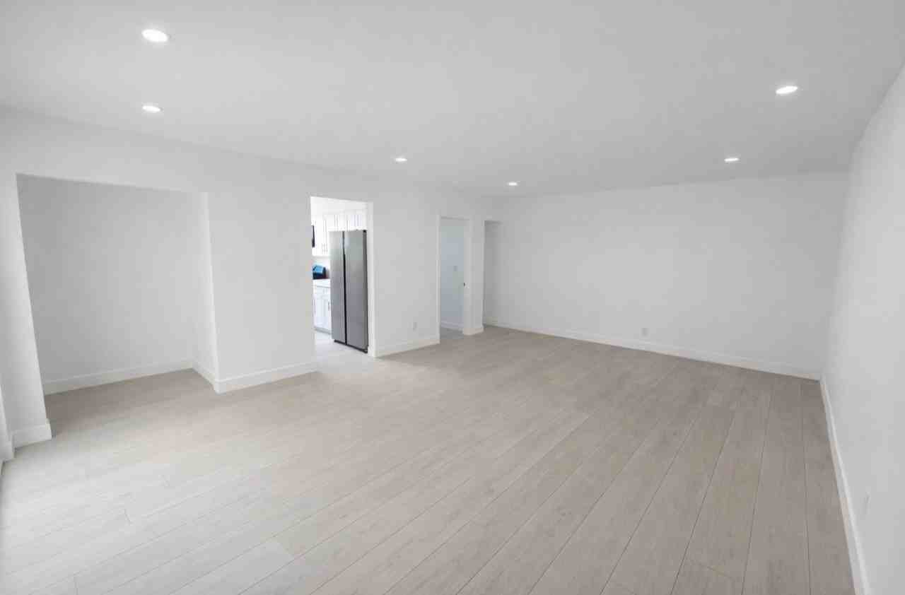 324 South Kenmore Avenue - Photo 2 of 17