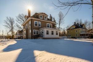 featured image of 951 W 7th St #1