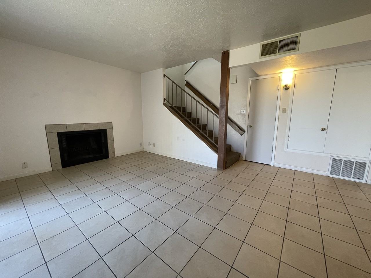 3617 Wellesley Dr Ne #C - Photo 3 of 10
