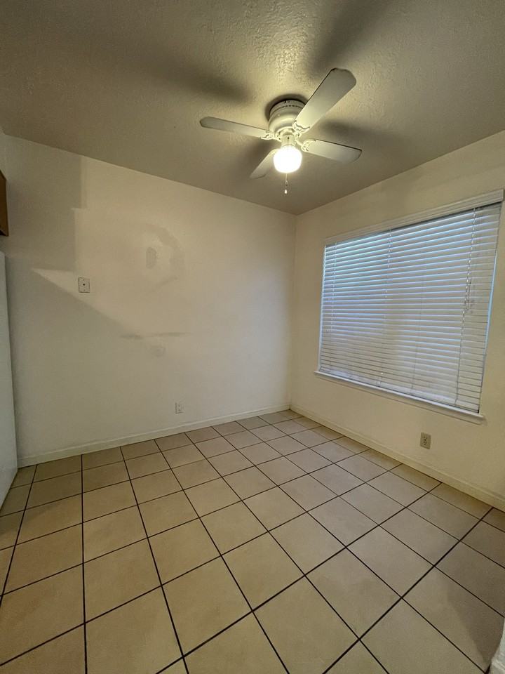 3617 Wellesley Dr Ne #C - Photo 5 of 10
