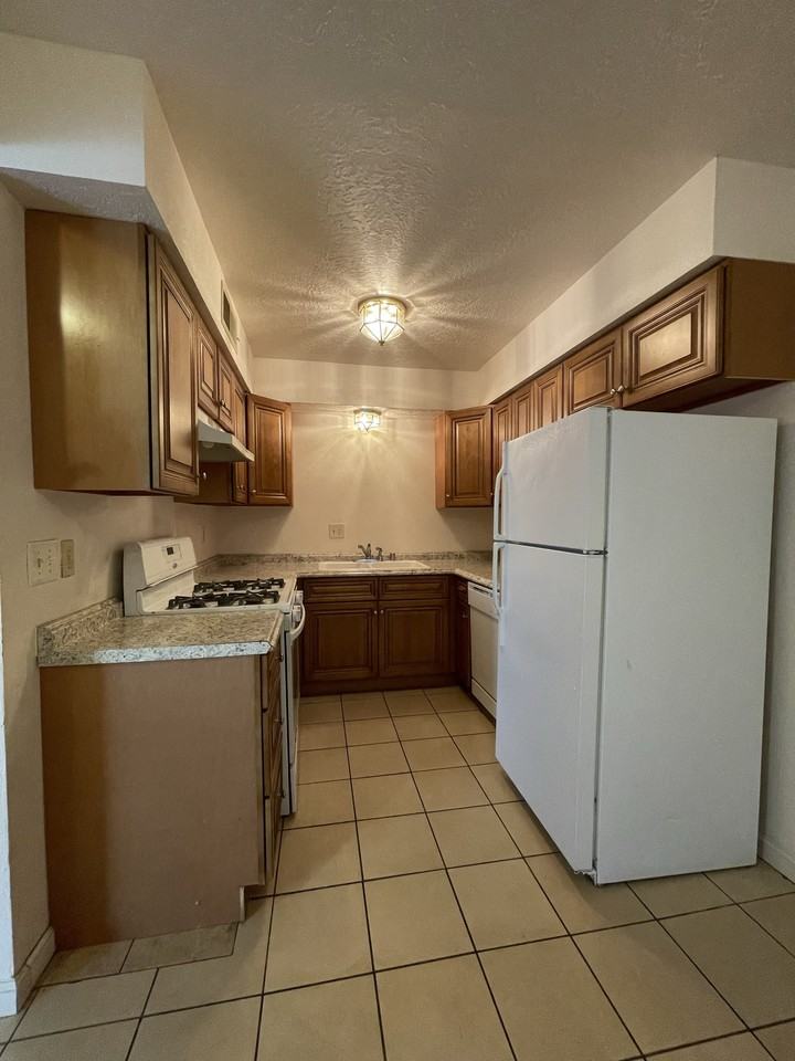 3617 Wellesley Dr Ne #C - Photo 6 of 10