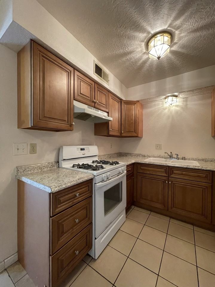 3617 Wellesley Dr Ne #C - Photo 7 of 10