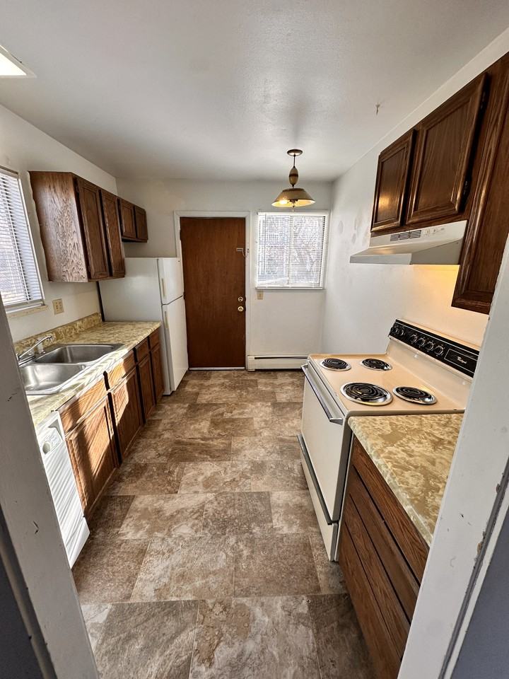 1316 Poplar St #4 - Photo 4 of 7