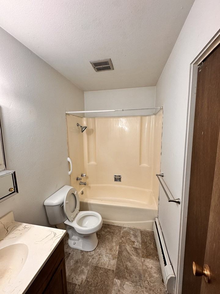 1316 Poplar St #4 - Photo 6 of 7