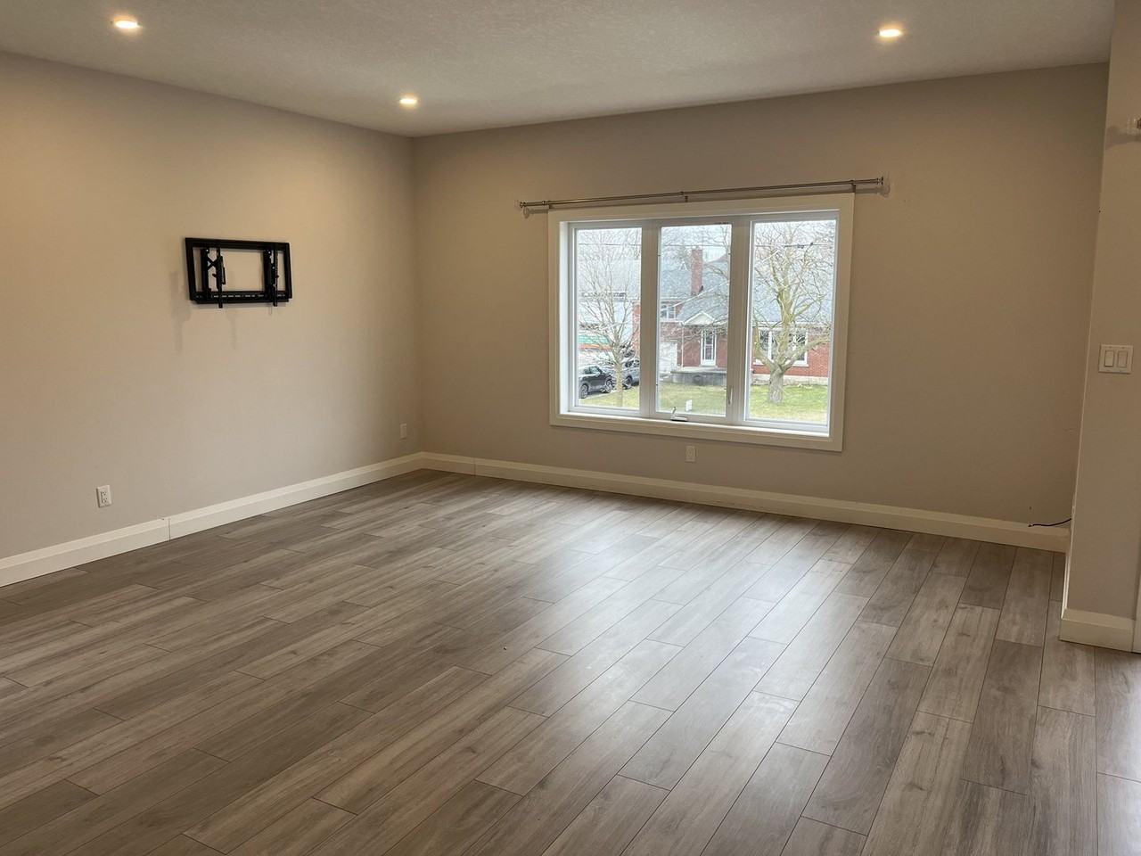 32 Third Ave - Photo 2 of 11