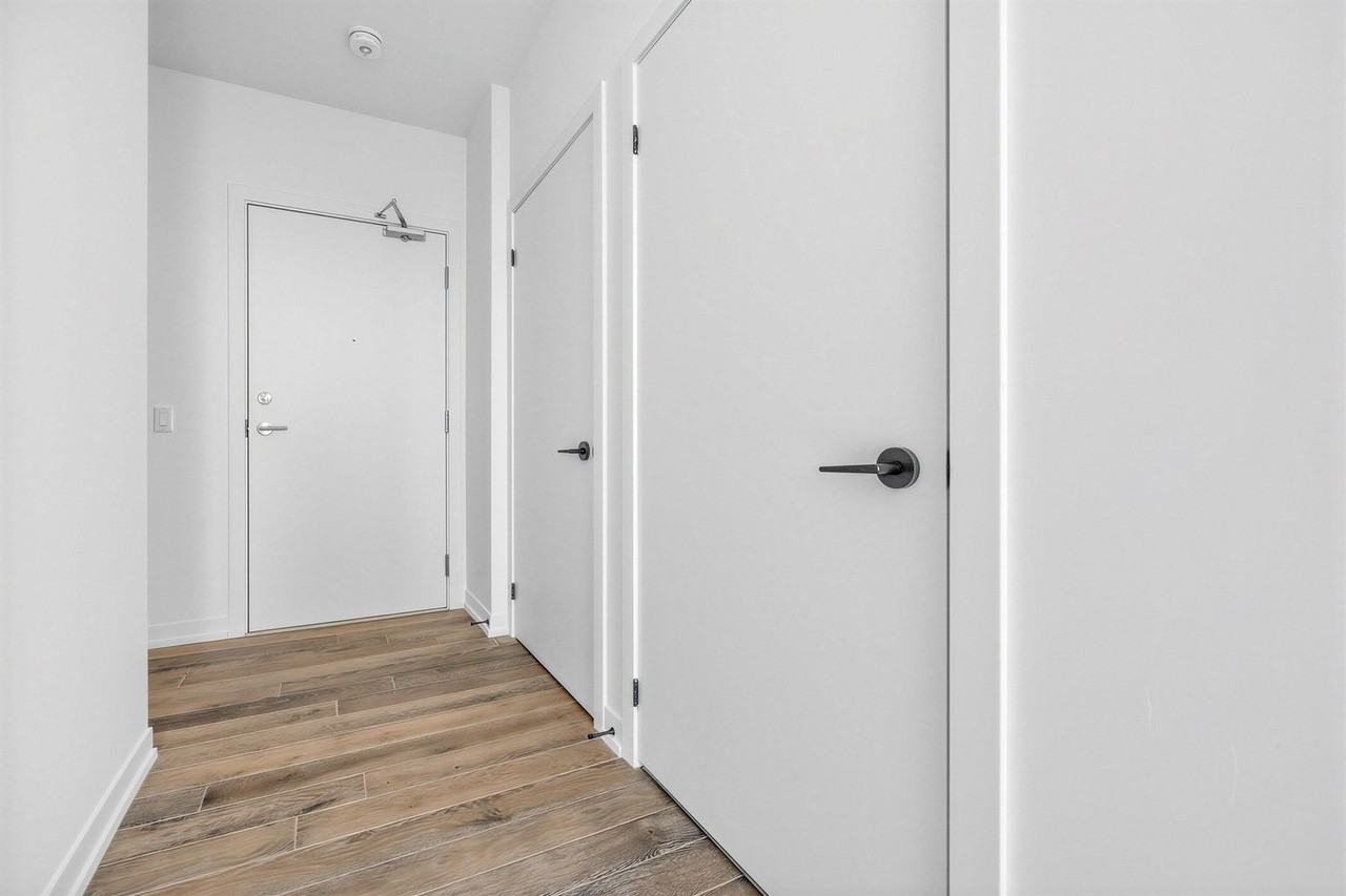 759 Queen St E - Photo 2 of 26