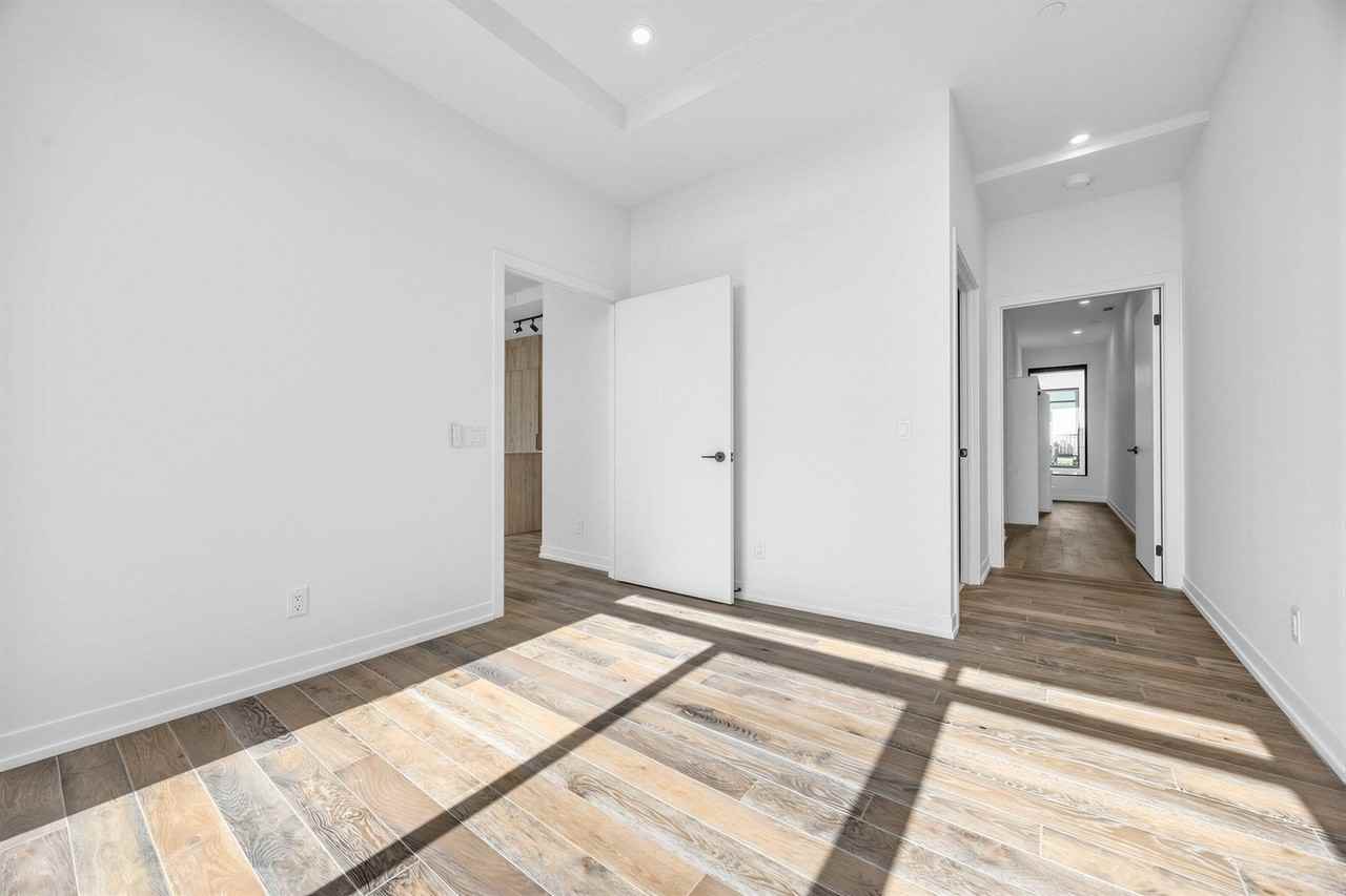 759 Queen St E - Photo 4 of 26