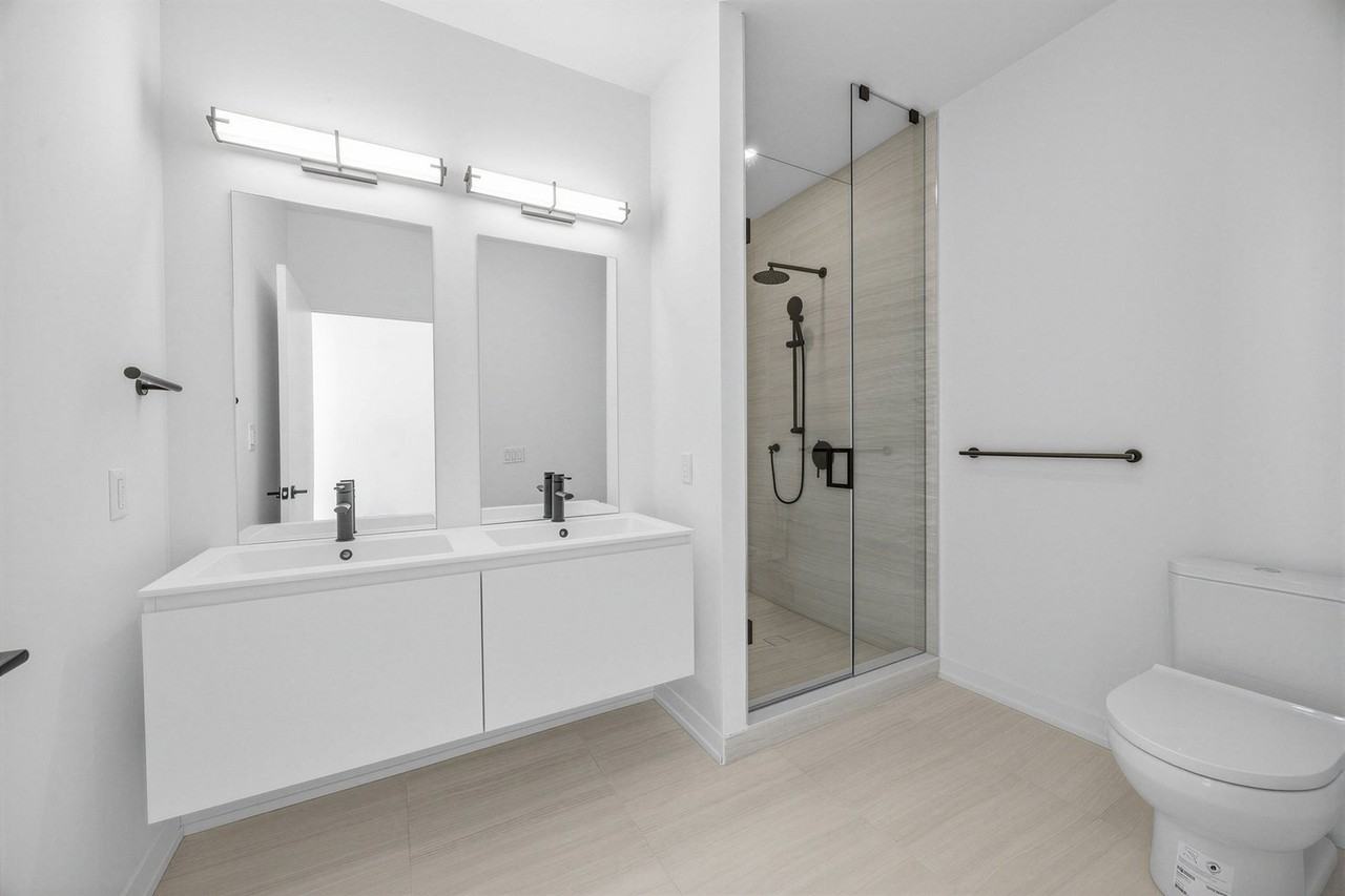 759 Queen St E - Photo 5 of 26