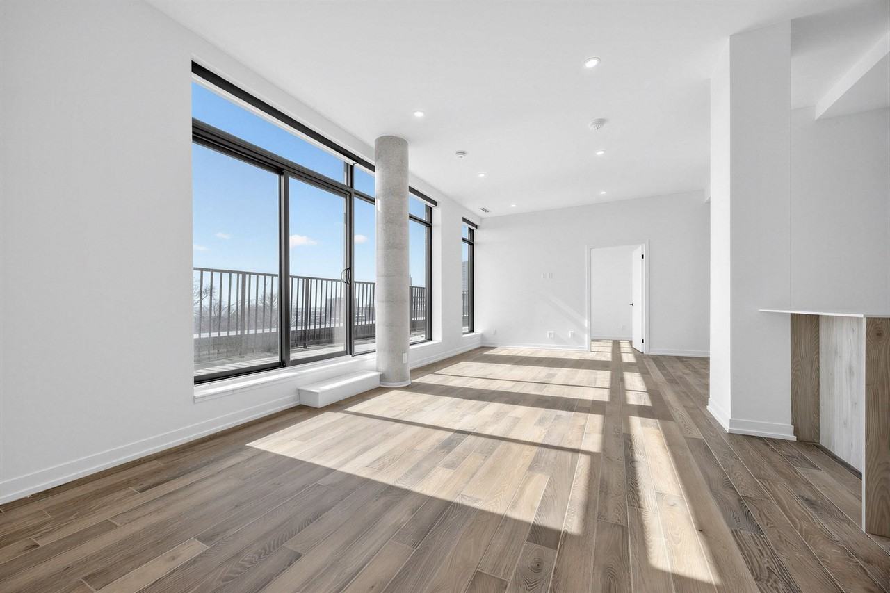 759 Queen St E - Photo 7 of 26