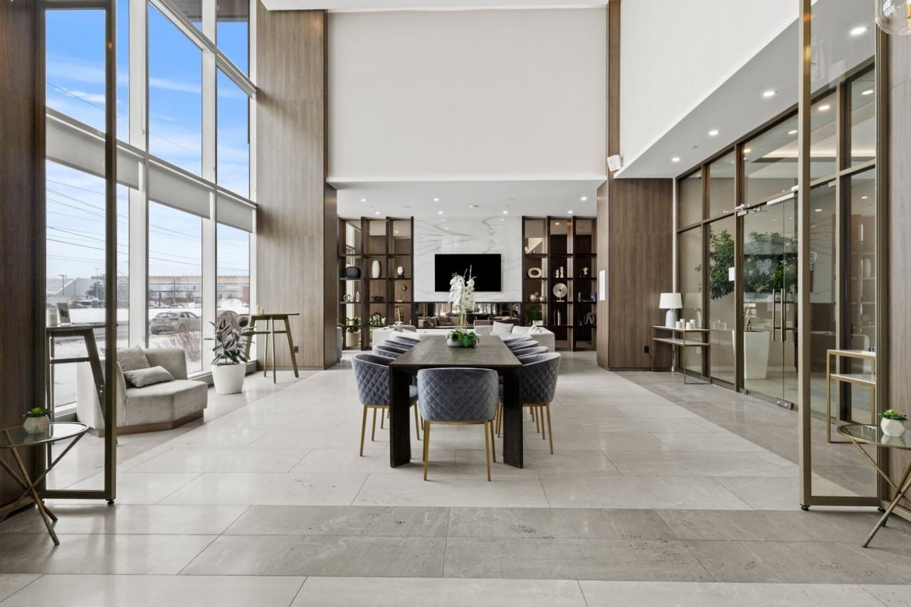 11201 Boul Cavendish - Photo 2 of 35