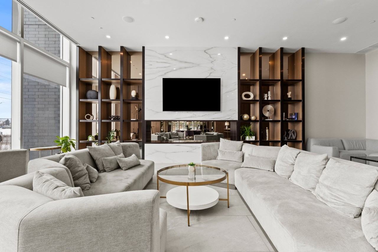 11201 Boul Cavendish - Photo 6 of 35