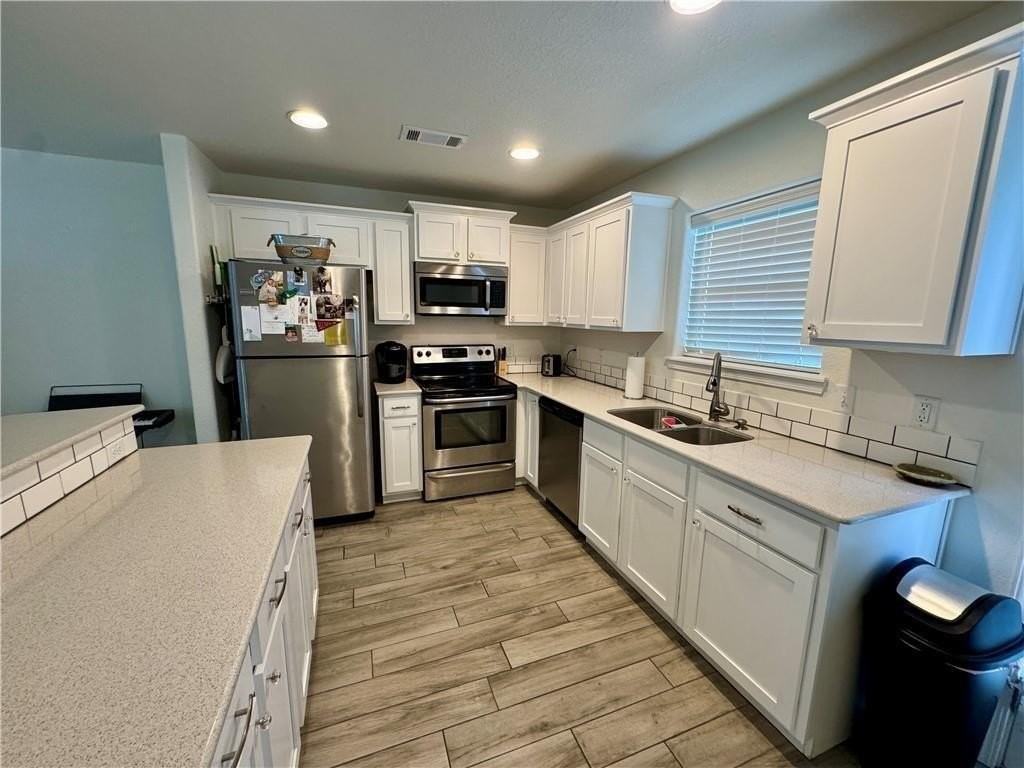 271 S Breakwater Ln - Photo 3 of 14