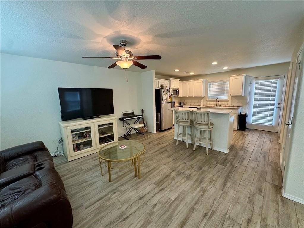 271 S Breakwater Ln - Photo 5 of 14