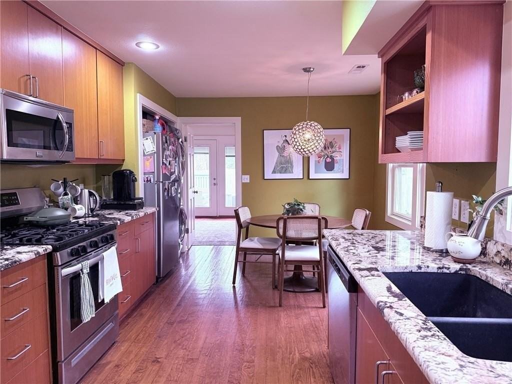 218 E Maple Ave - Photo 5 of 14