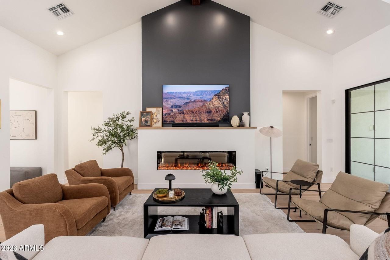 4017 N 49th Pl - Photo 4 of 36