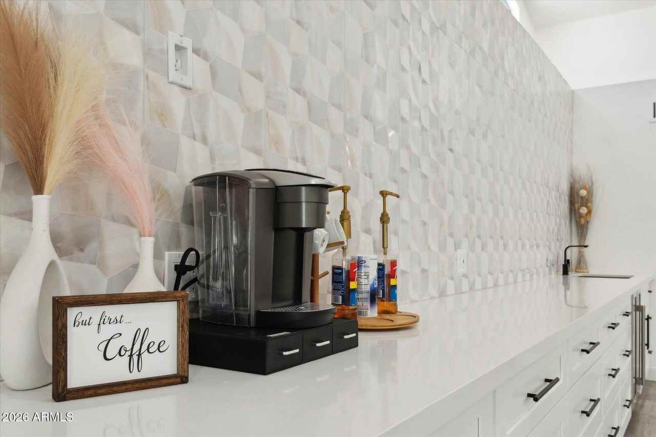 12835 N 78th St - Photo 4 of 32