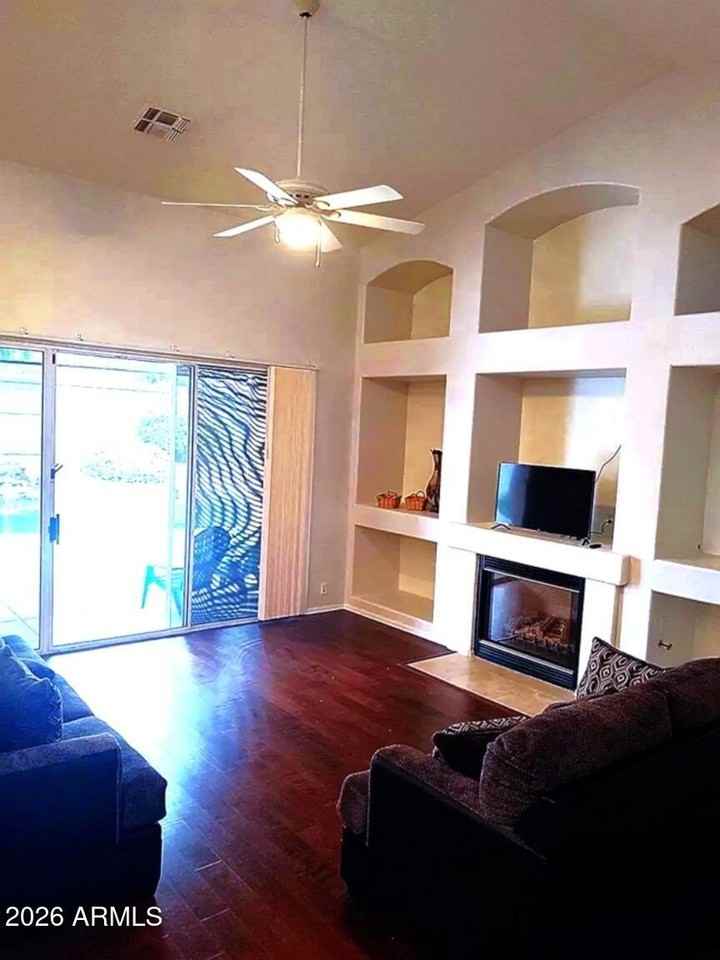 741 N Soho Pl - Photo 6 of 20