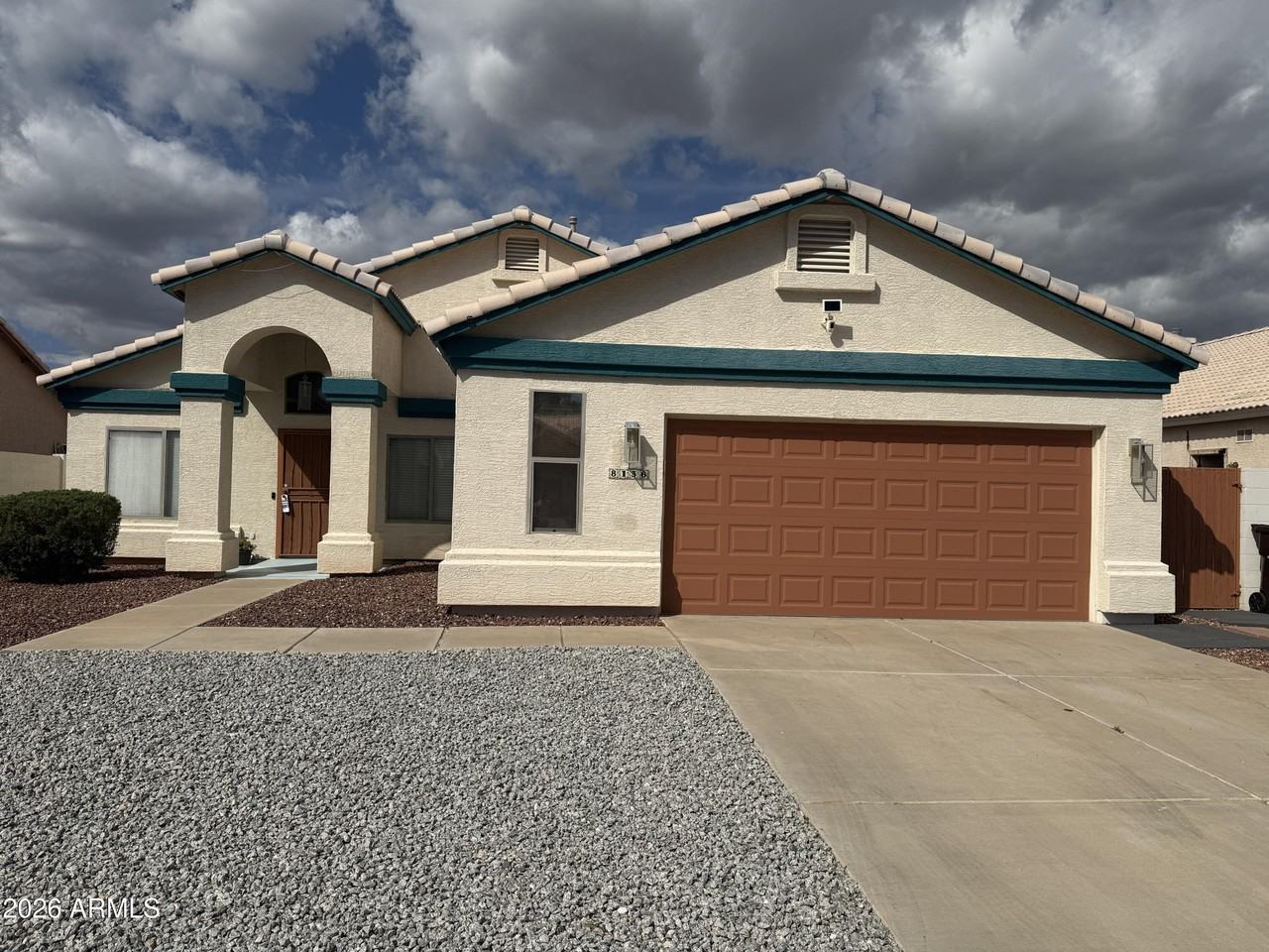 8136 W Laurel Ln - Photo 4 of 29