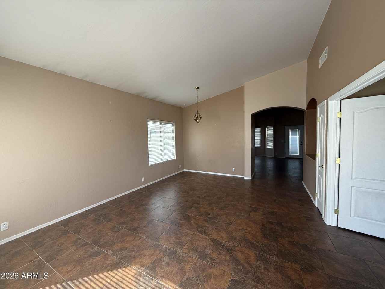 8136 W Laurel Ln - Photo 5 of 29