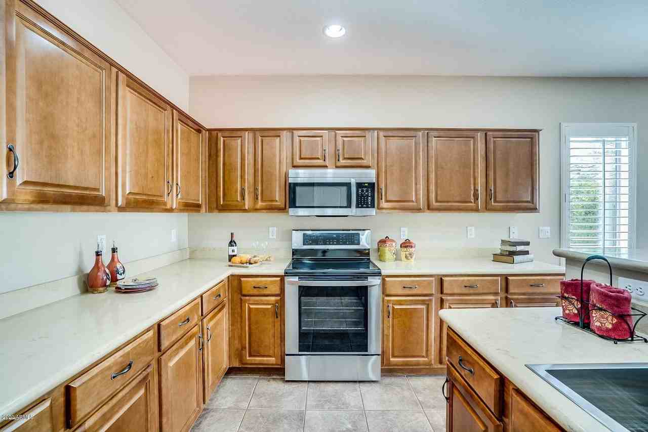 17610 W Port Royale Ln - Photo 2 of 26