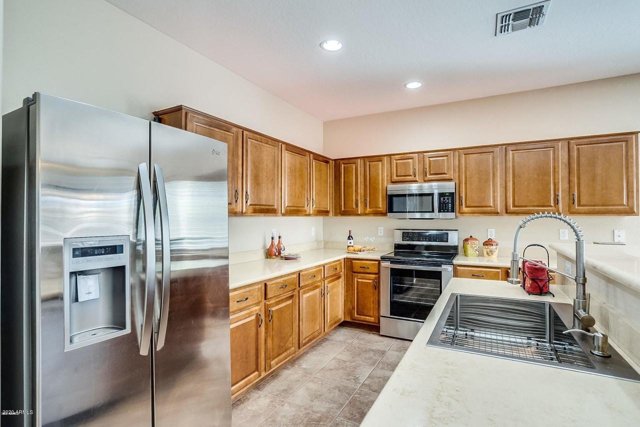 17610 W Port Royale Ln - Photo 4 of 26