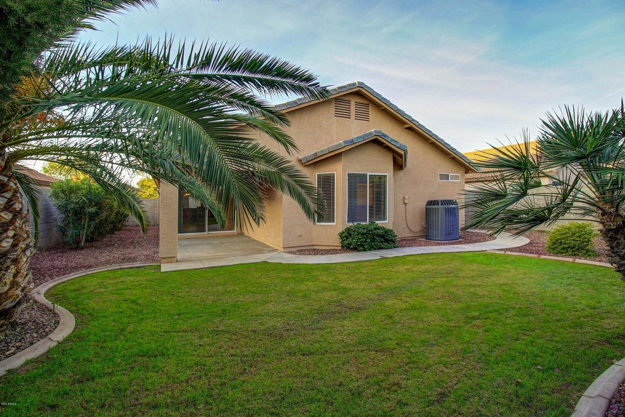 8478 W Monona Ln - Photo 4 of 22