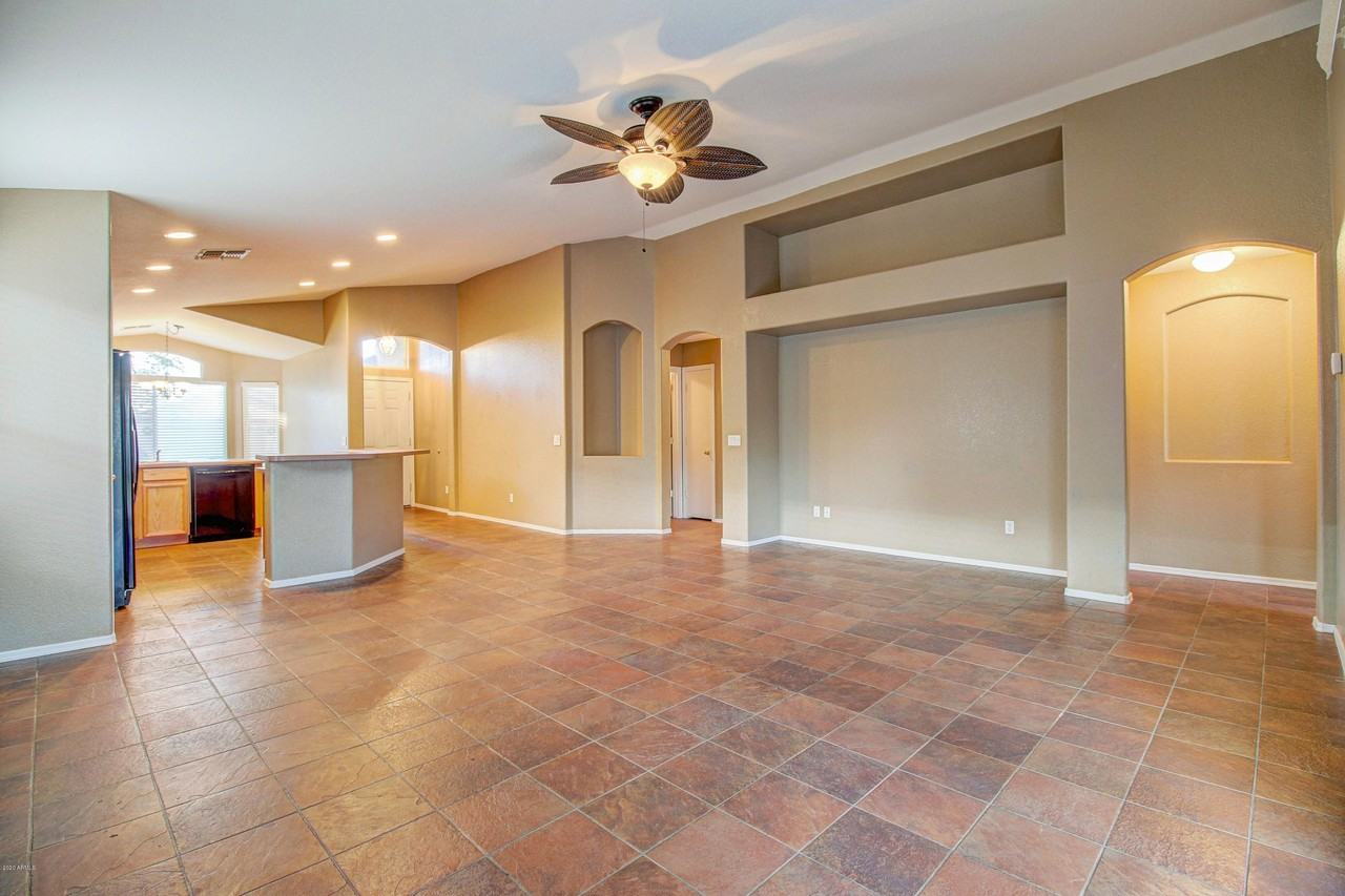 8478 W Monona Ln - Photo 5 of 22