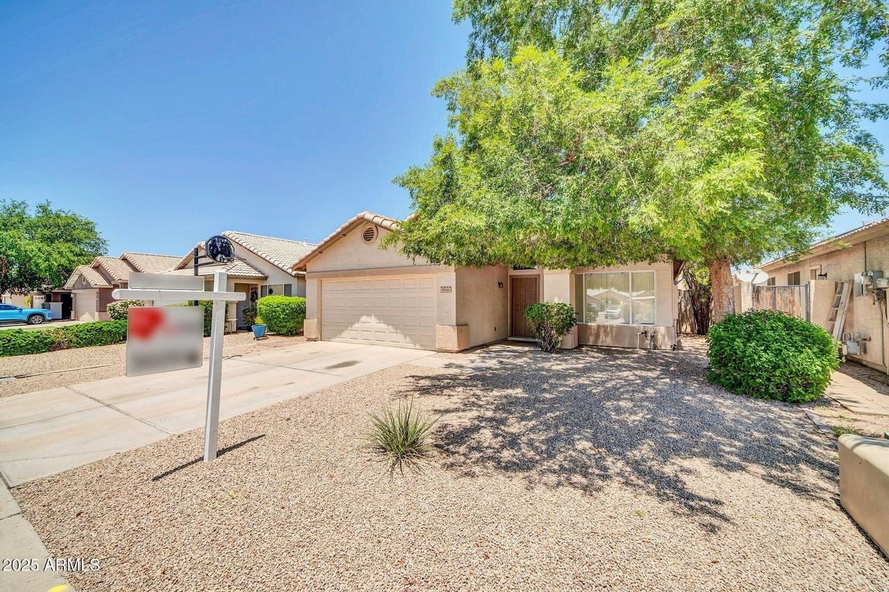 8544 W Cherry Hills Dr - Photo 2 of 40