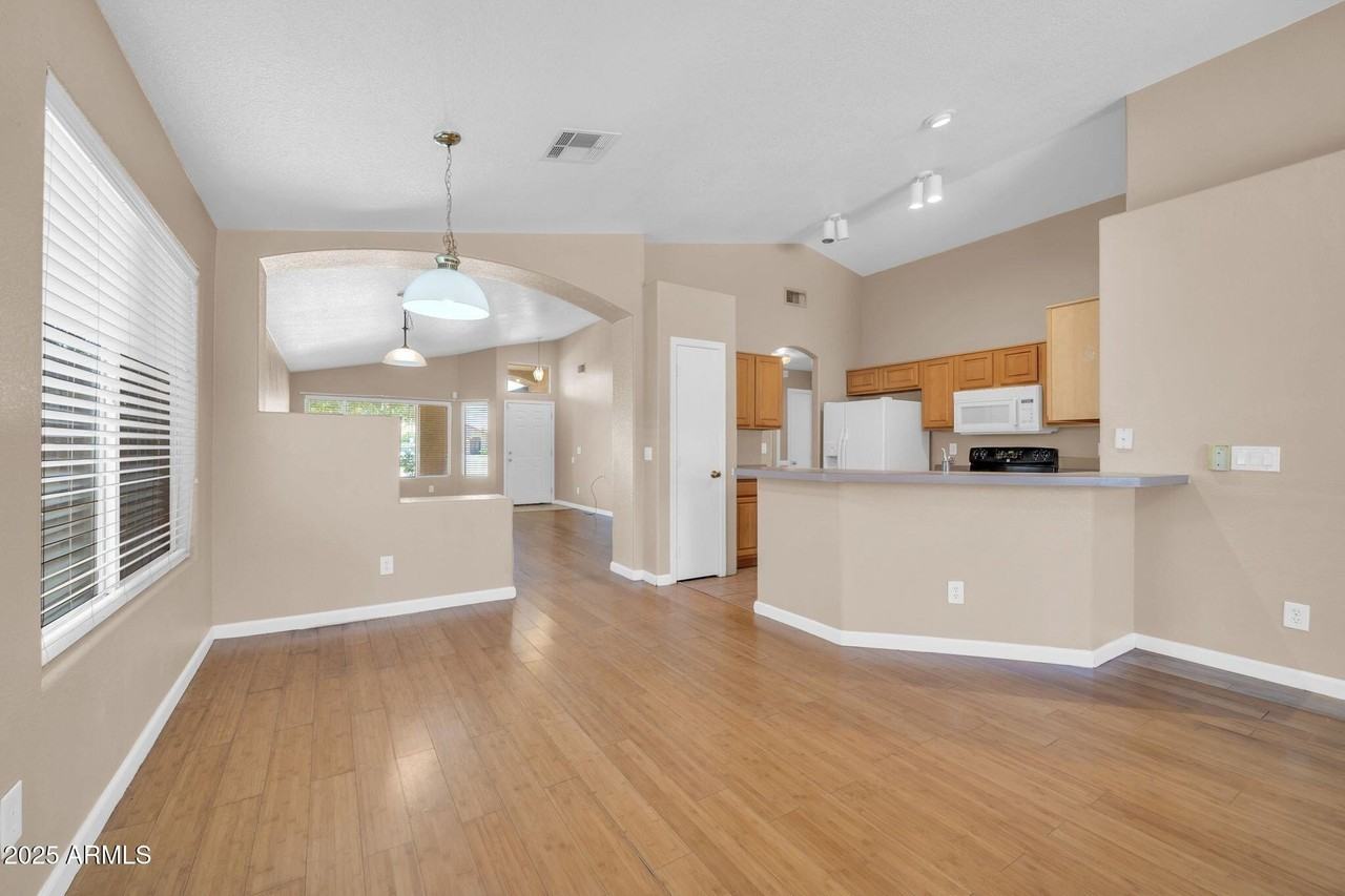 8544 W Cherry Hills Dr - Photo 4 of 40