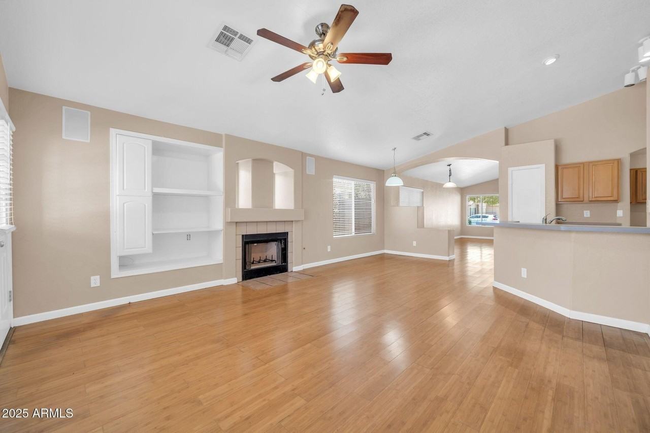 8544 W Cherry Hills Dr - Photo 5 of 40