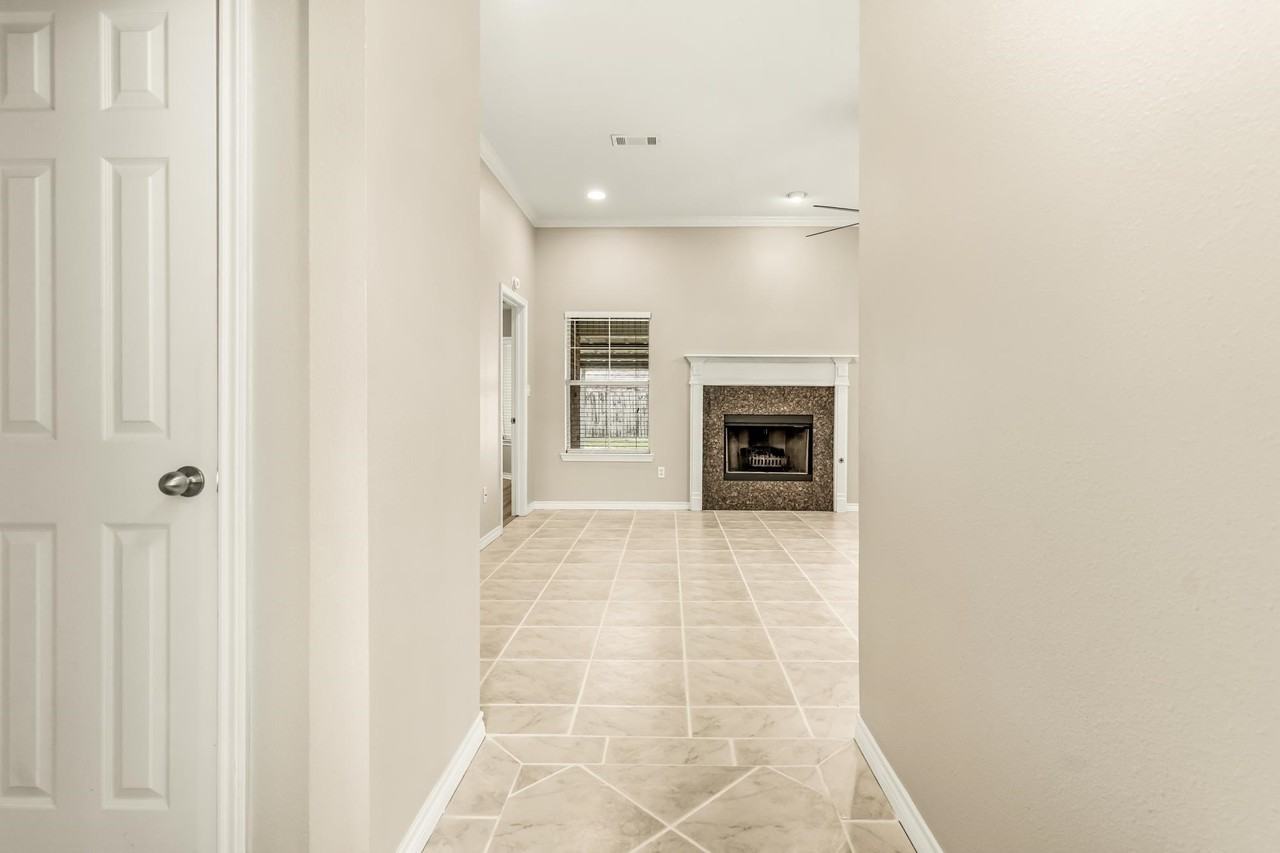 17815 Nonie Ln - Photo 6 of 34