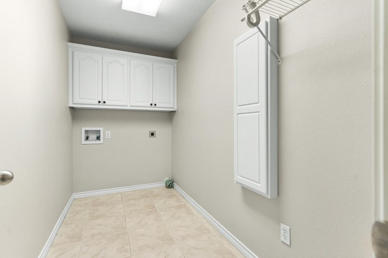 17815 Nonie Ln - Photo 7 of 34