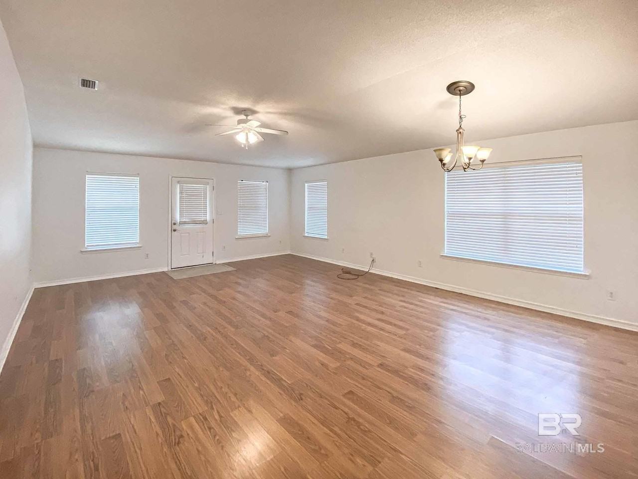 9841 Watkins Dr - Photo 2 of 16