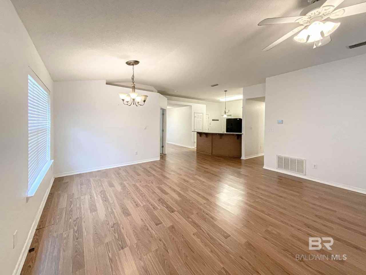 9841 Watkins Dr - Photo 5 of 16